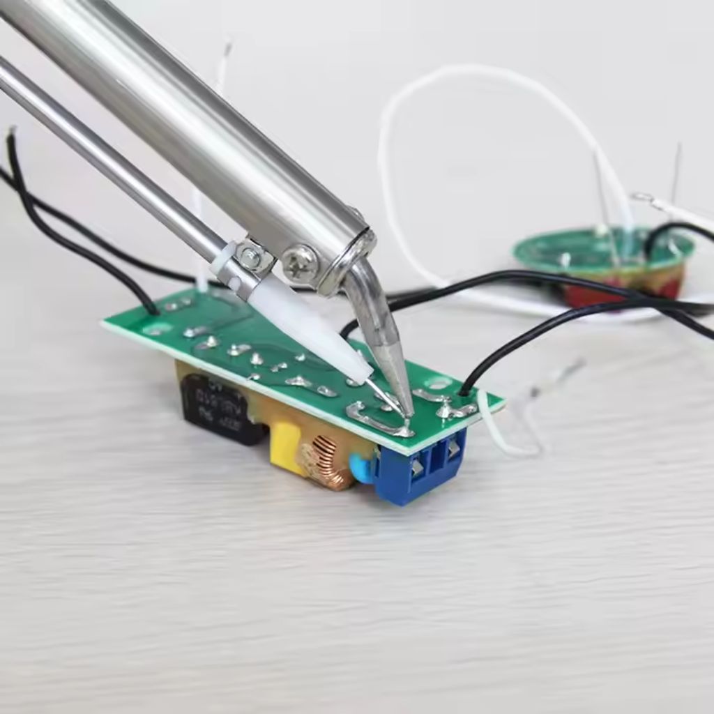 Fer à Souder Électrique 60W avec Alimentation Automatique – مسدس تلحيم كهربائي 60 واط بتغذية تلقائية 3