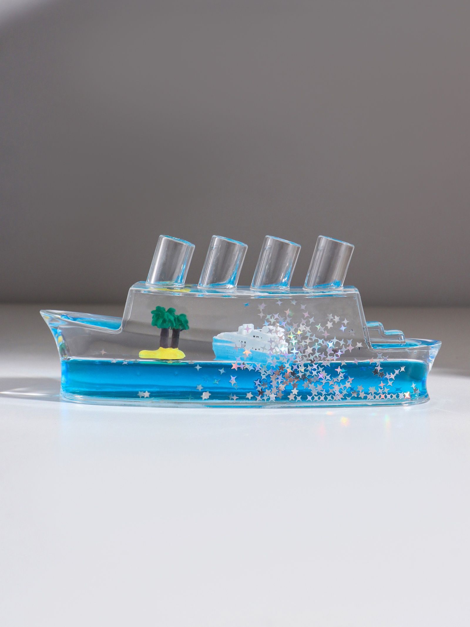 Décoration en forme de bateau de croisière insubmersible - زينة على شكل سفينة سياحية لا تغرق 4