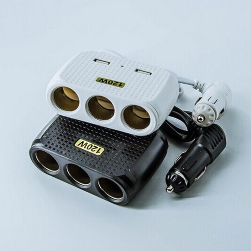 Chargeur de voiture avec 2 USB et 3 allume ci-gare 5V - 3