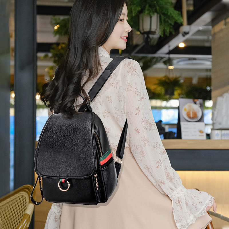 Sac à Dos Femme en Cuir Élégant avec Bande Rayée et Anneau Doré Confortable et Polyvalent SACKDS21N - حقيبة ظهر نسائية جلدية أنيقة بتصميم فاخر وتفاصيل كلاسيكية - 1