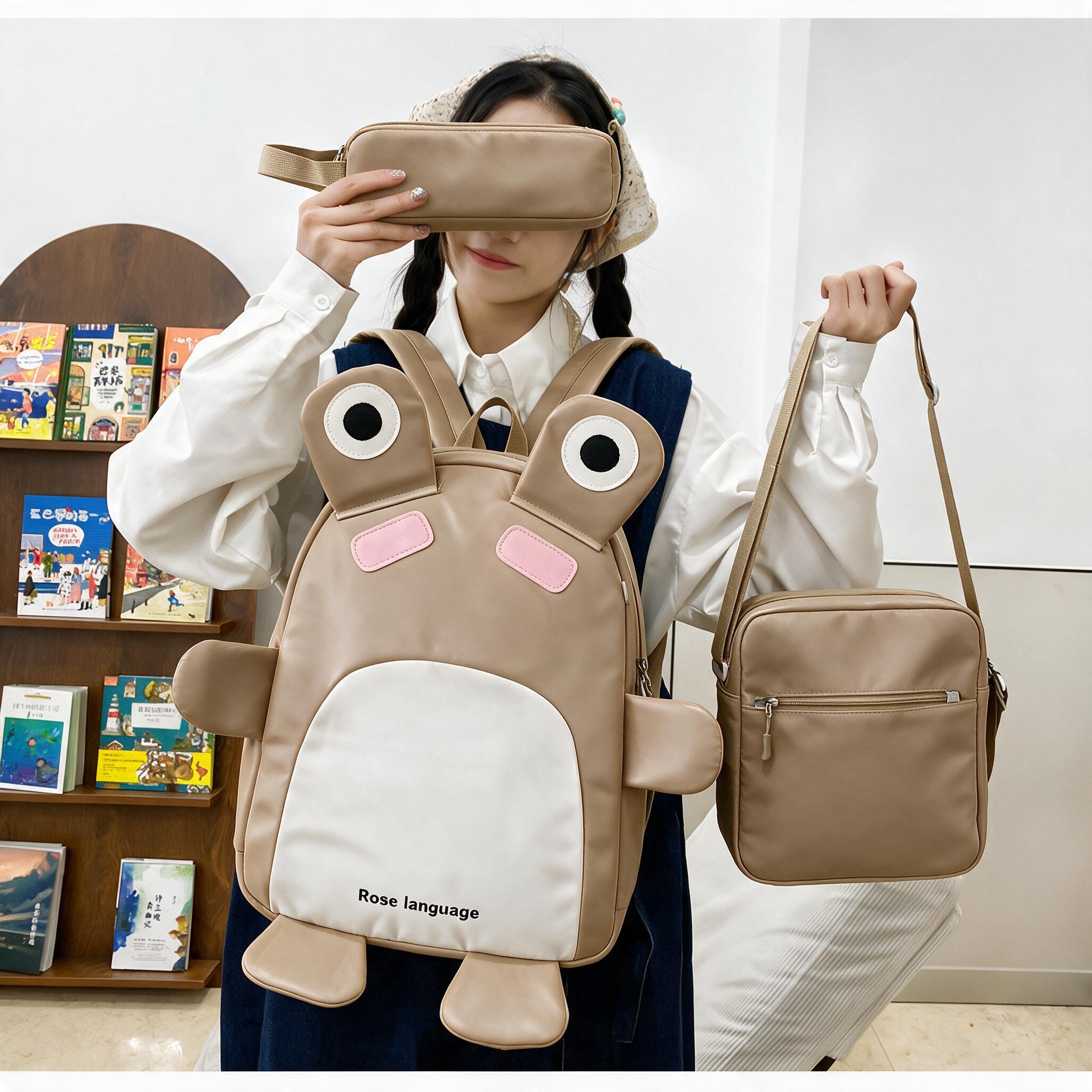 Sac à Dos Scolaires Enfant 3 en 1 Motif Grenouille Rose Language Style Dos Kawaii Marron SACKDS32MR - طقم حقائب مدرسية للأطفال 3 في 1 بتصميم الضفدع اللطيف - 1