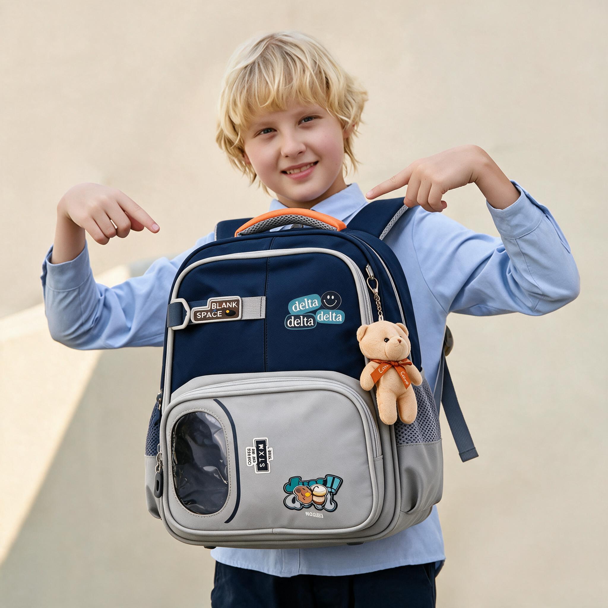 Sac à Dos Scolaire Delta Design Ergonomique avec Trousse et Pendentif Ours Inclus Bleu Nuit SACKDS35BLN - حقيبة ظهر مدرسية عصرية مع مقلمة مدمجة - 1