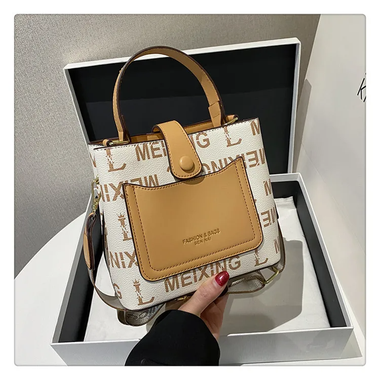 Sac à bandoulière rétro à large sangle pour femme, design de niche, luxe, unique initié, la mode 2024