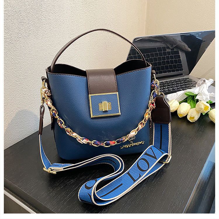 Sac à bandoulière Lenno kangourou en cuir souple design de luxe pour femme